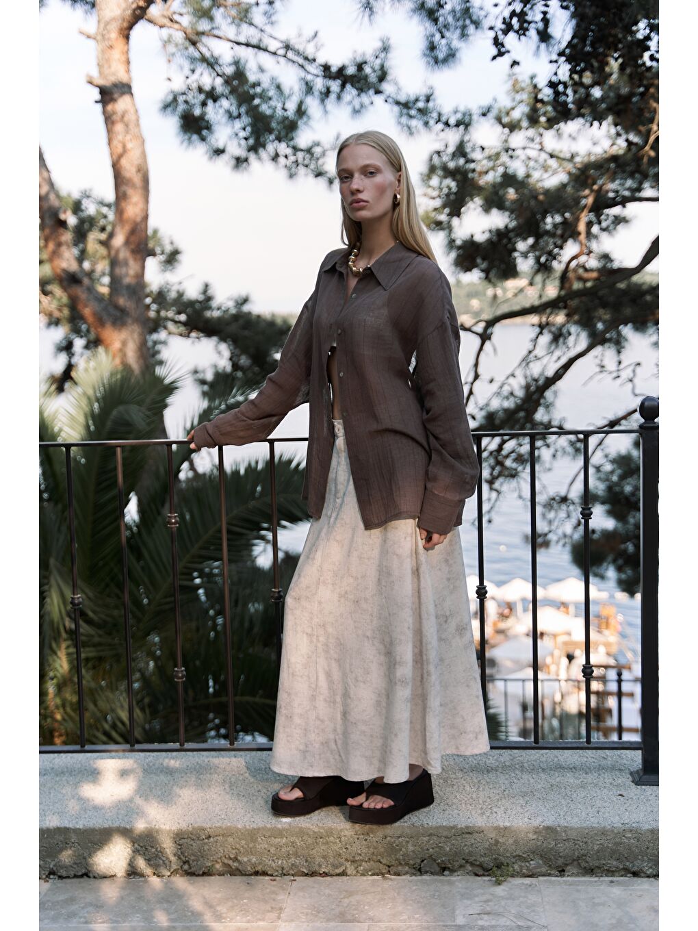 Kahverengi Calynn Sırt Dekolteli Çizgili Kahve Keten Gömlek-1