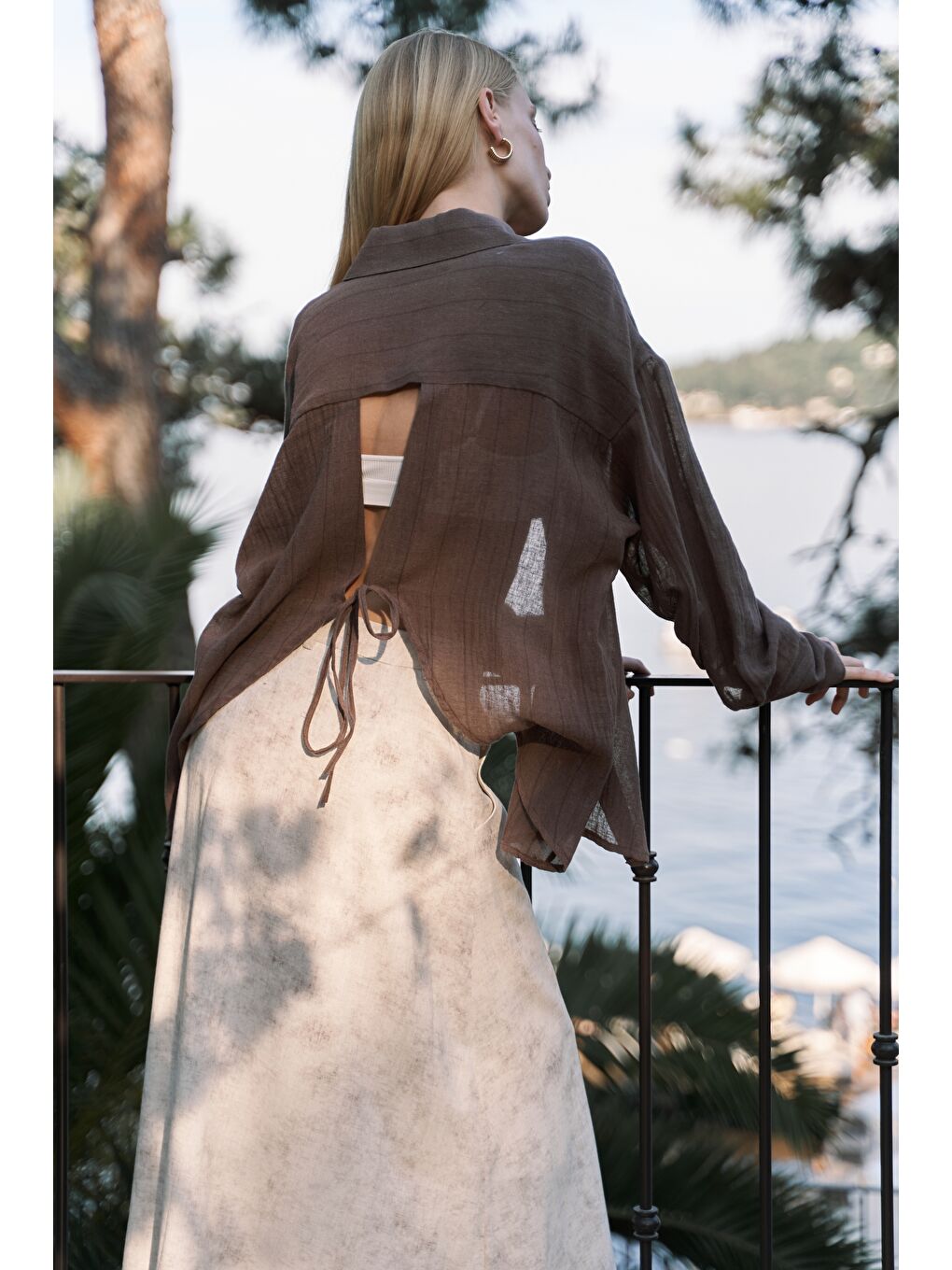 Kahverengi Calynn Sırt Dekolteli Çizgili Kahve Keten Gömlek-3