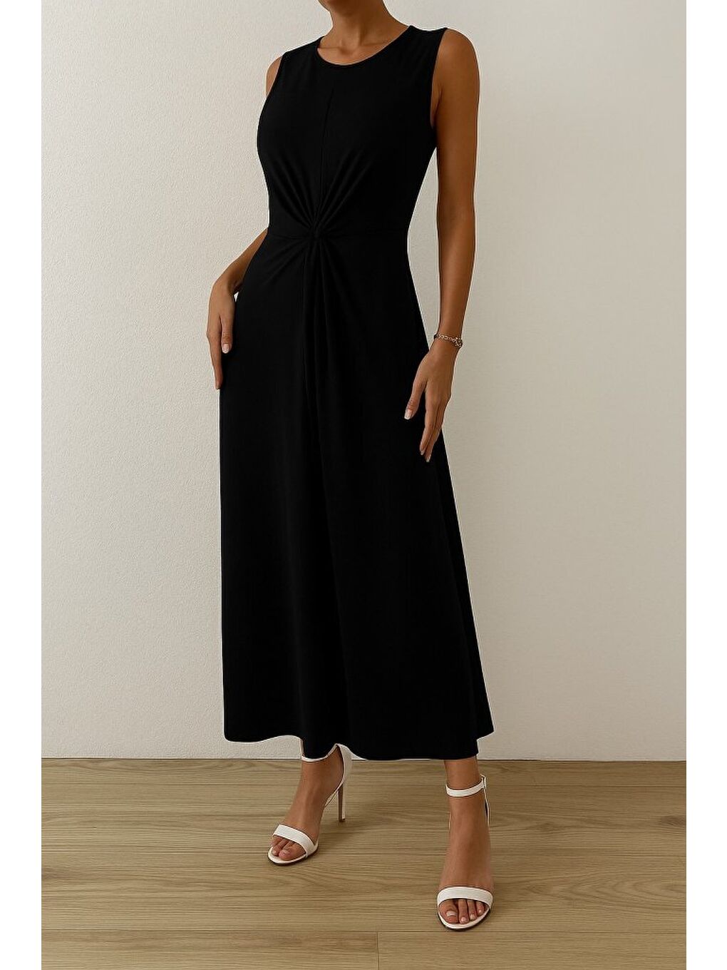 Siyah Kadın Sıfır Kollu Bisiklet Yaka Yandan Büzgü Detaylı Viskon Elbise