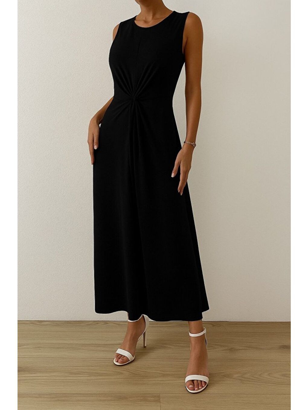 Siyah Kadın Sıfır Kollu Bisiklet Yaka Yandan Büzgü Detaylı Viskon Elbise-2