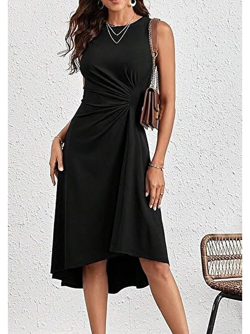 Siyah Kadın Sıfır Kollu Bisiklet Yaka Büzgülü Asimetrik Kesim Detaylı Janjan Krep Elbise