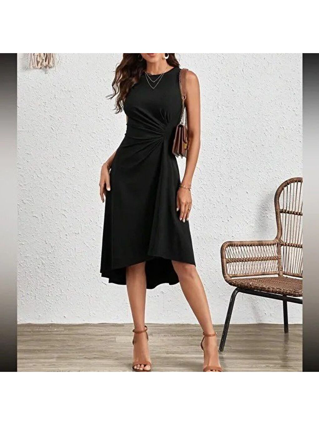 Siyah Kadın Sıfır Kollu Bisiklet Yaka Büzgülü Asimetrik Kesim Detaylı Janjan Krep Elbise-2