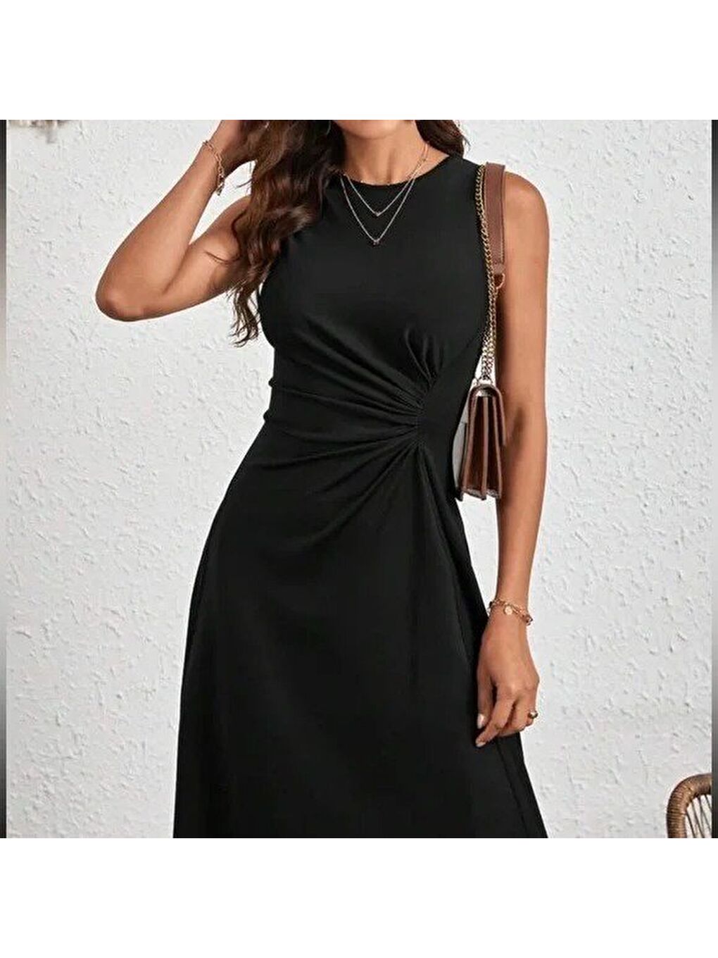 Siyah Kadın Sıfır Kollu Bisiklet Yaka Büzgülü Asimetrik Kesim Detaylı Janjan Krep Elbise-4