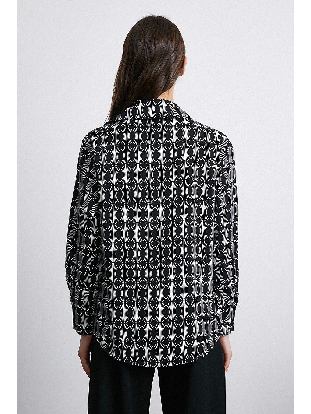 Geometrik Desenli Gömlek Siyah-2