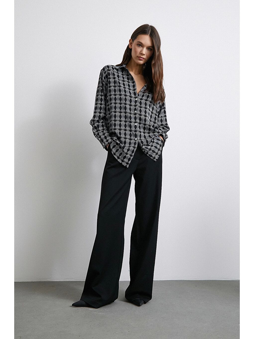 Geometrik Desenli Gömlek Siyah-3