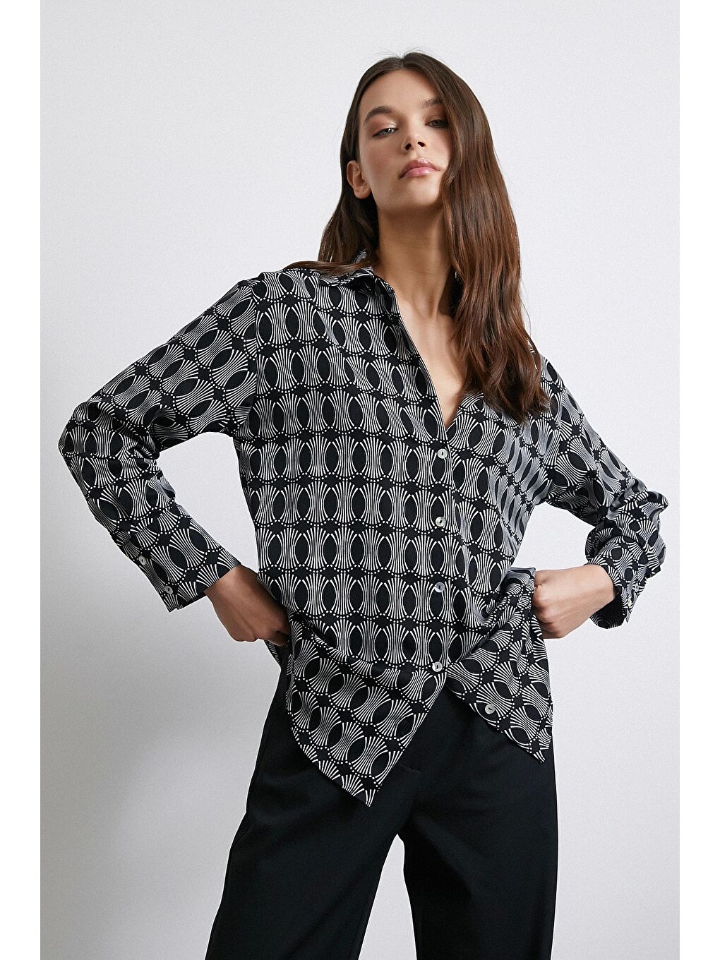 Geometrik Desenli Gömlek Siyah-5