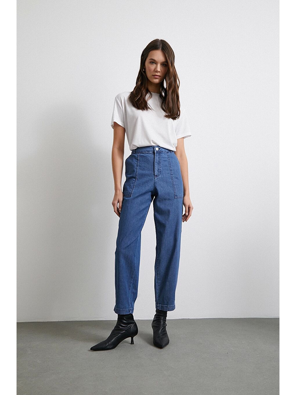 Cep Detaylı Paçası Katlamalı Mom Jean Mavi-1