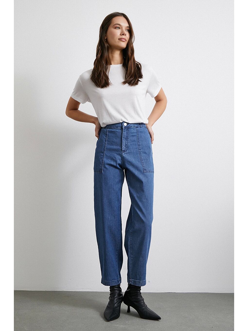 Cep Detaylı Paçası Katlamalı Mom Jean Mavi-2