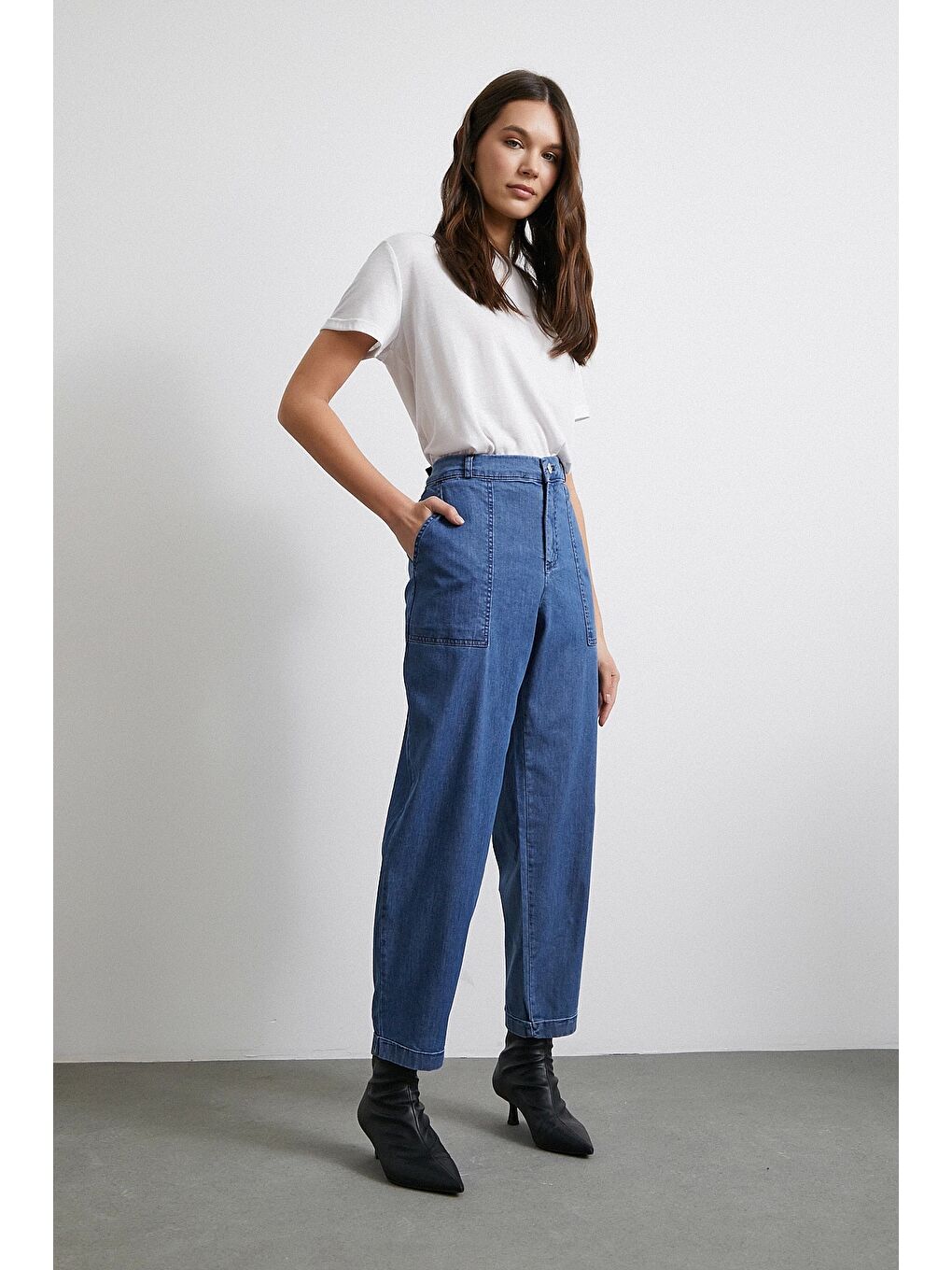 Cep Detaylı Paçası Katlamalı Mom Jean Mavi-3