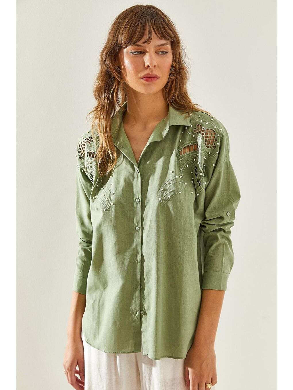 Yeşil Kadın Flam Keten İnci Taş Detaylı Lazer Kesim Uzun Kollu Gömlek-1