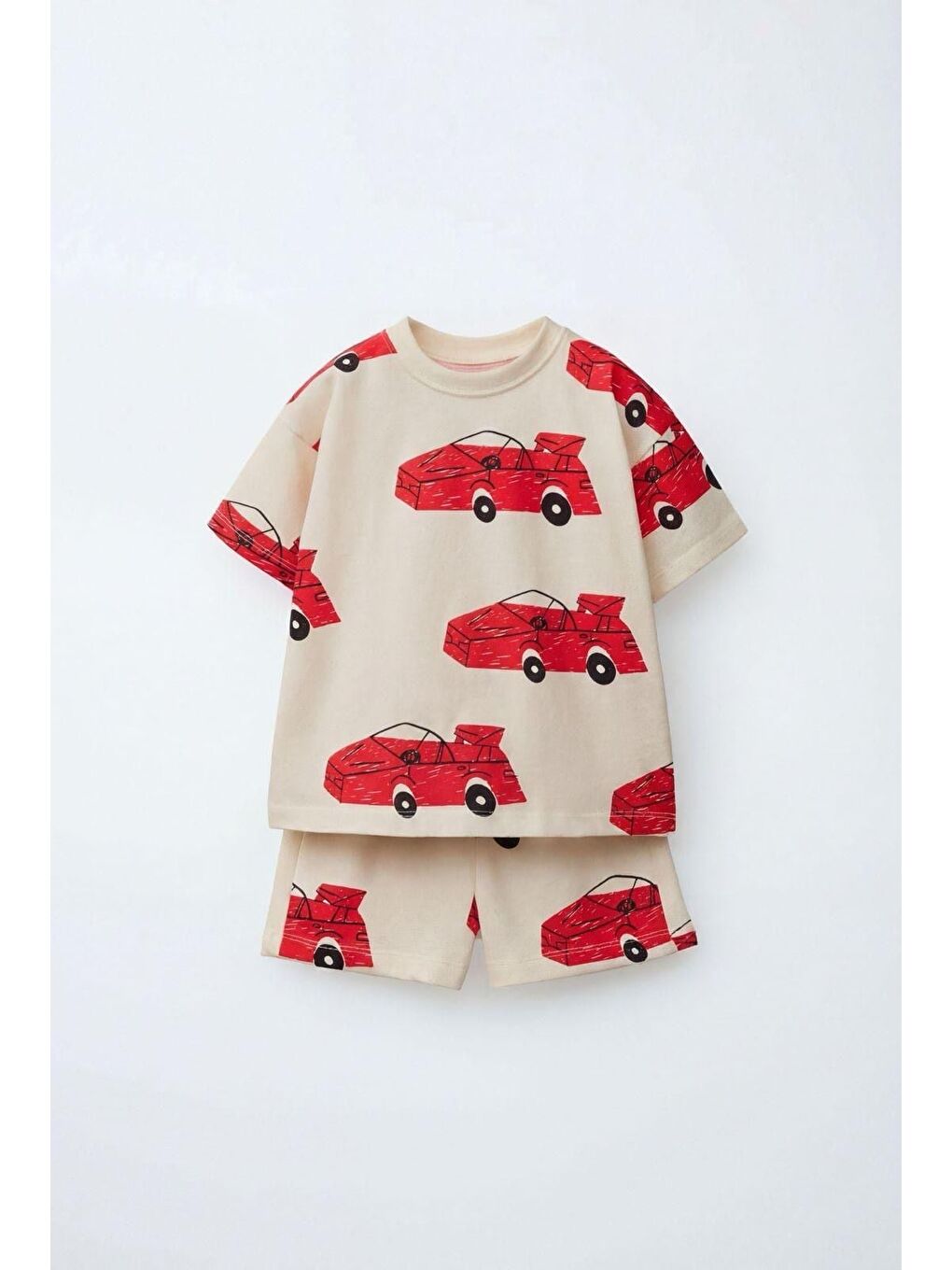 Bej Erkek Çocuk Pamuklu Kırmızı Araba Baskılı T-Shirt Şort Takım