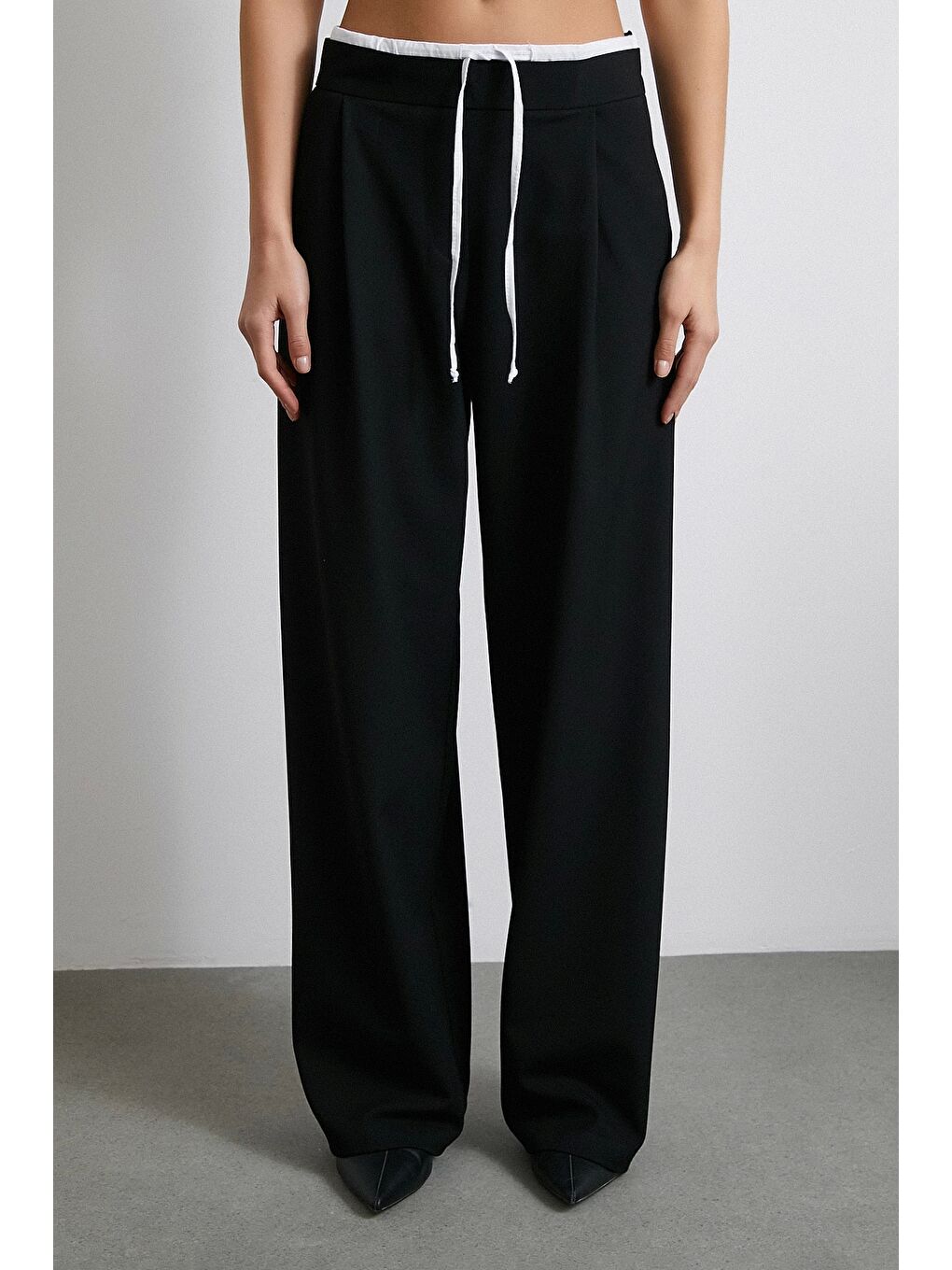 Yanı Fermuarlı Garnili Pantolon Siyah-4