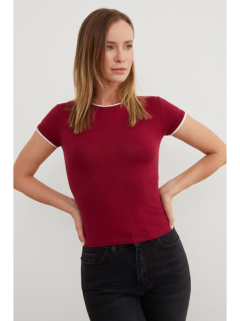 Bordo Basic Bisiklet Yaka Biyeli Crop Tişört-1