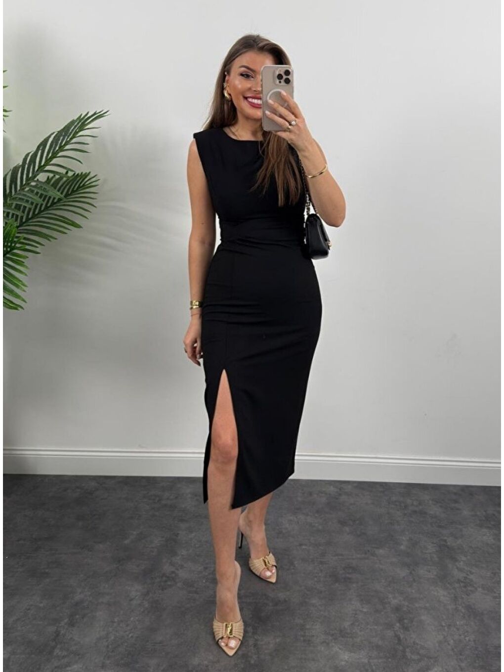 Siyah Kadın Askılı Kolsuz Belden Büzgülü Yırtmaçlı Midi Janjan Krep Elbise