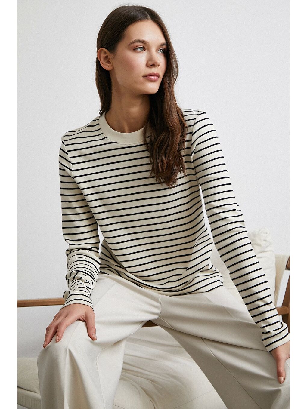 Yakası Ribanalı Çizgili Bluz Ekru-2