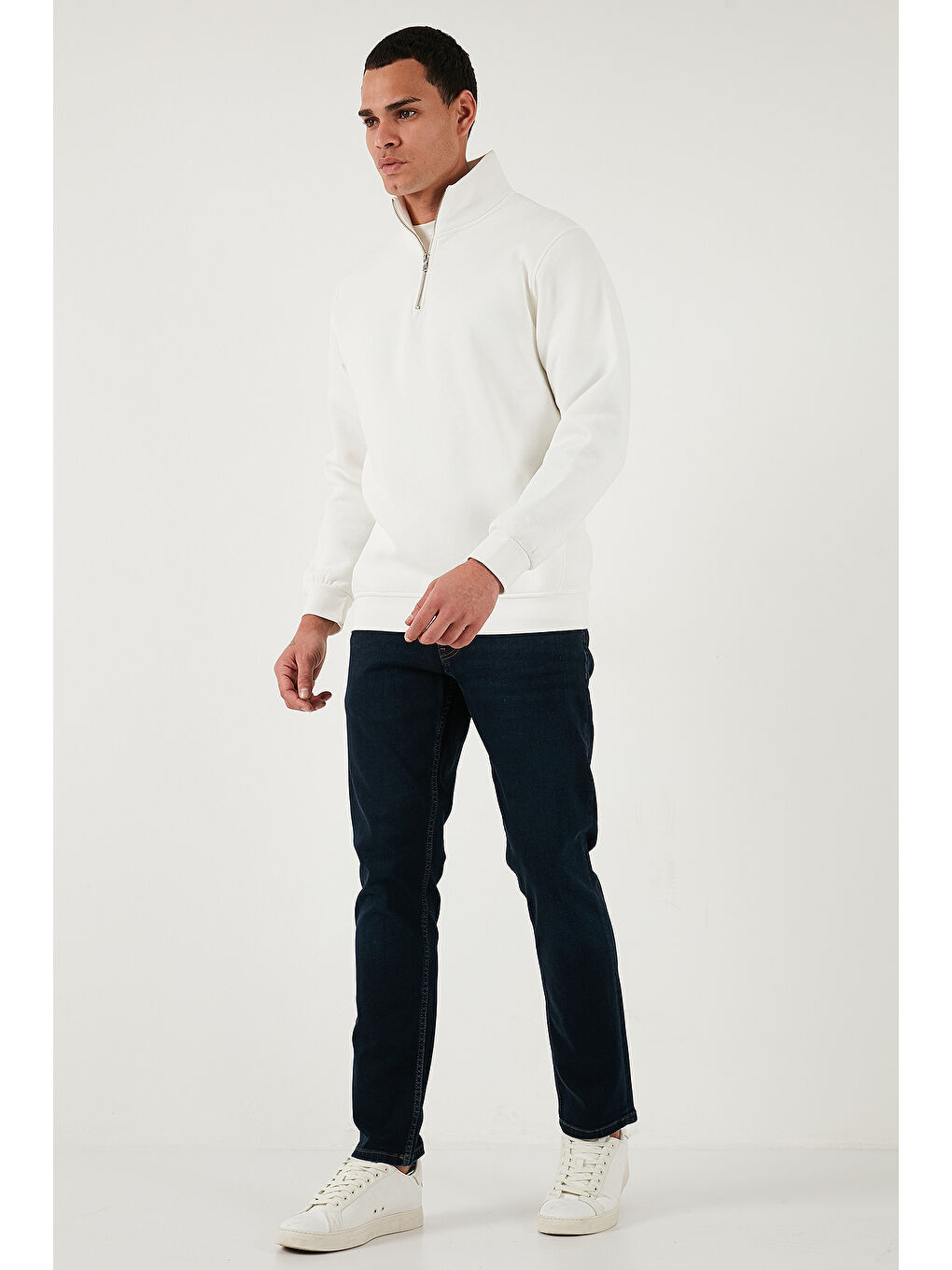 Lacivert Pamuklu Regular Fit Normal Bel Boru Paça Jeans 2203C09PARMA