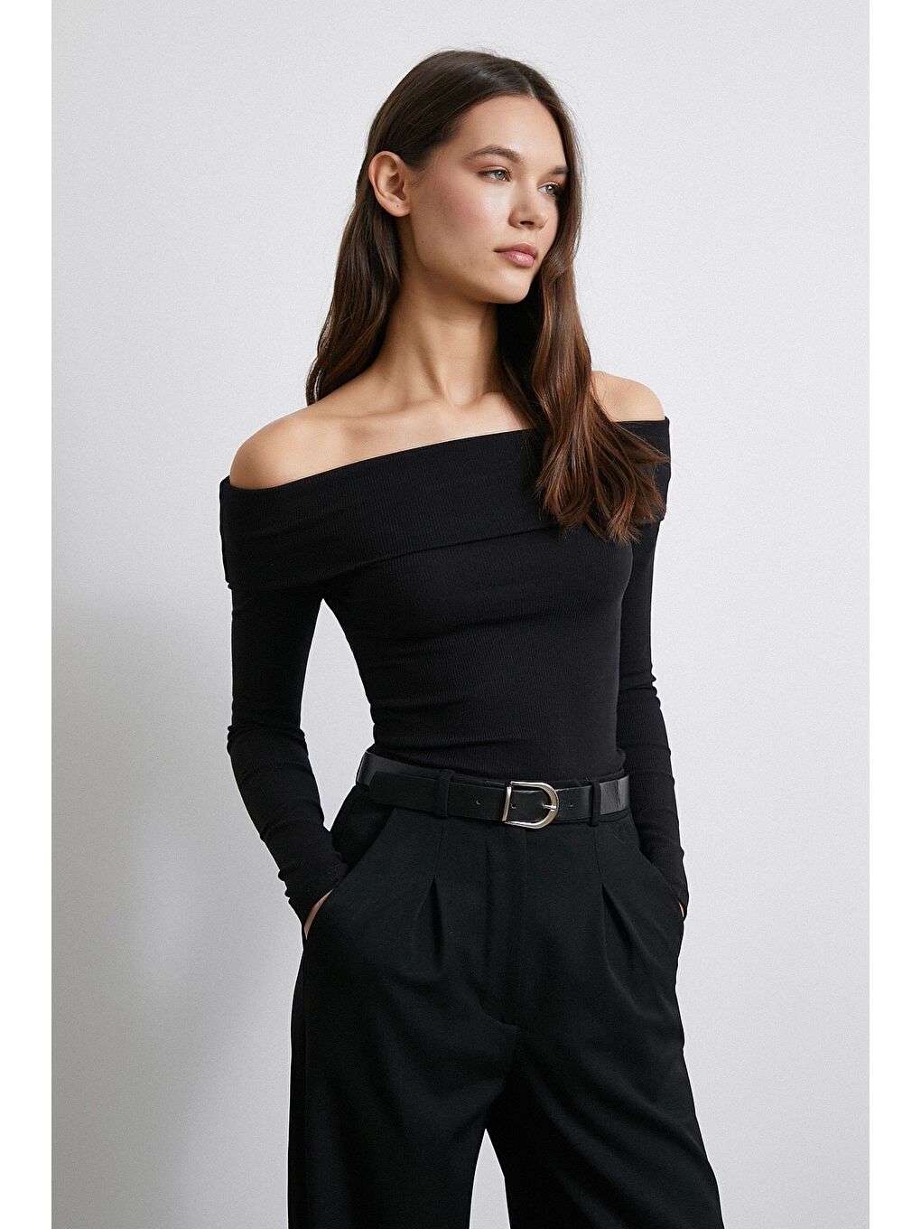 Omzu Açık Kaşkorse Bluz Siyah-2