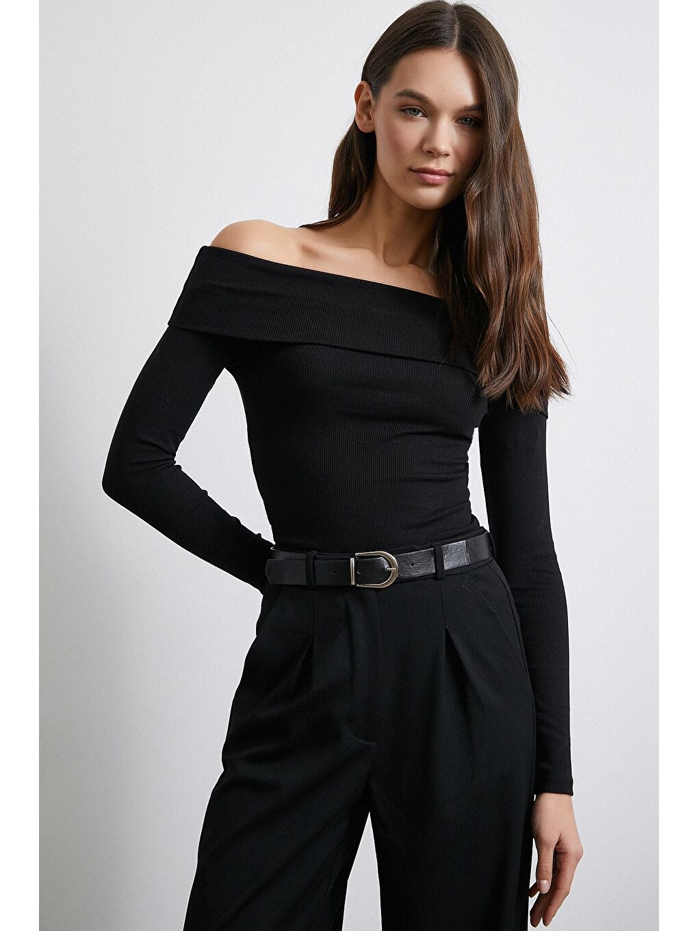 Omzu Açık Kaşkorse Bluz Siyah-3