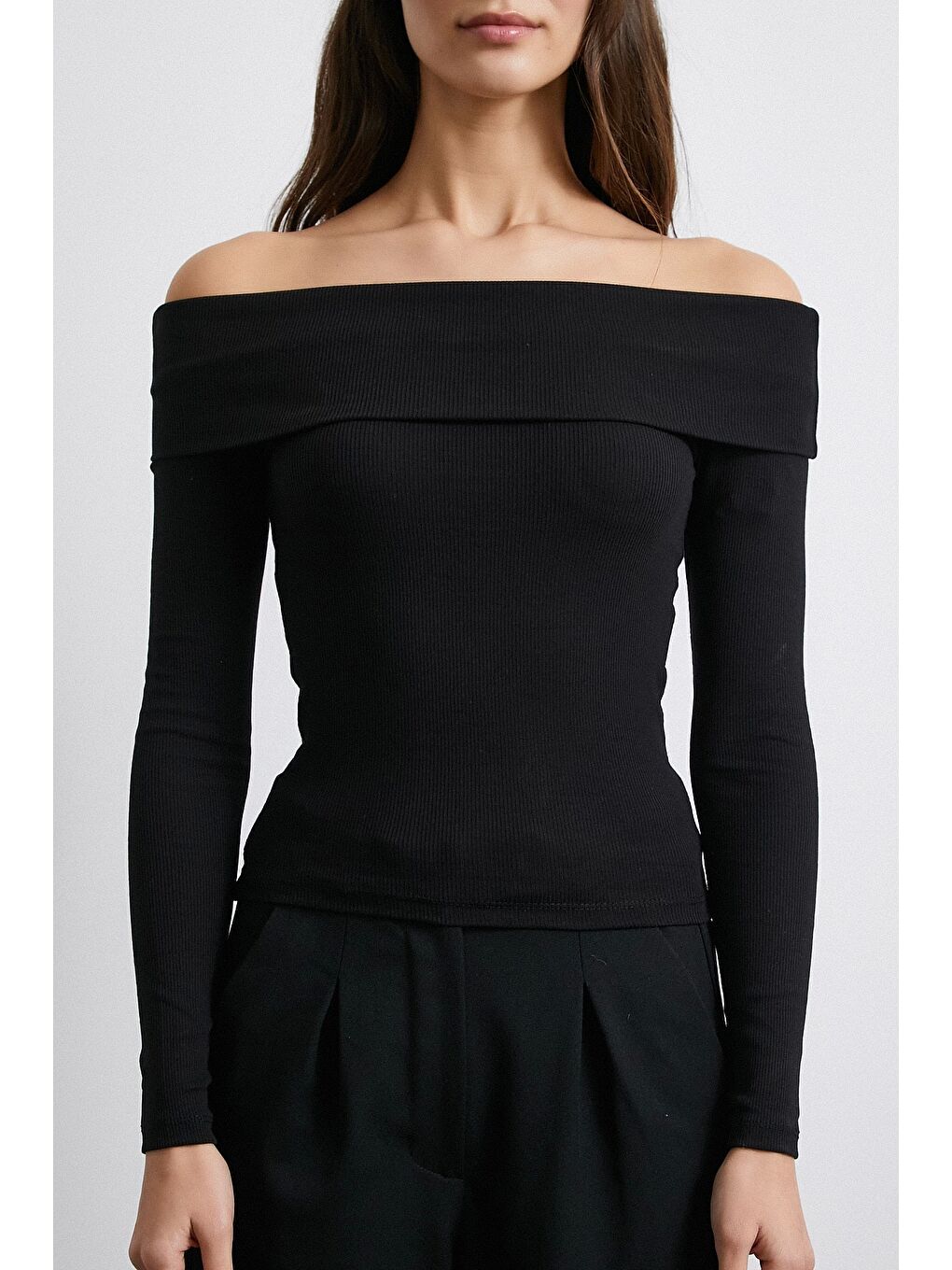 Omzu Açık Kaşkorse Bluz Siyah-4