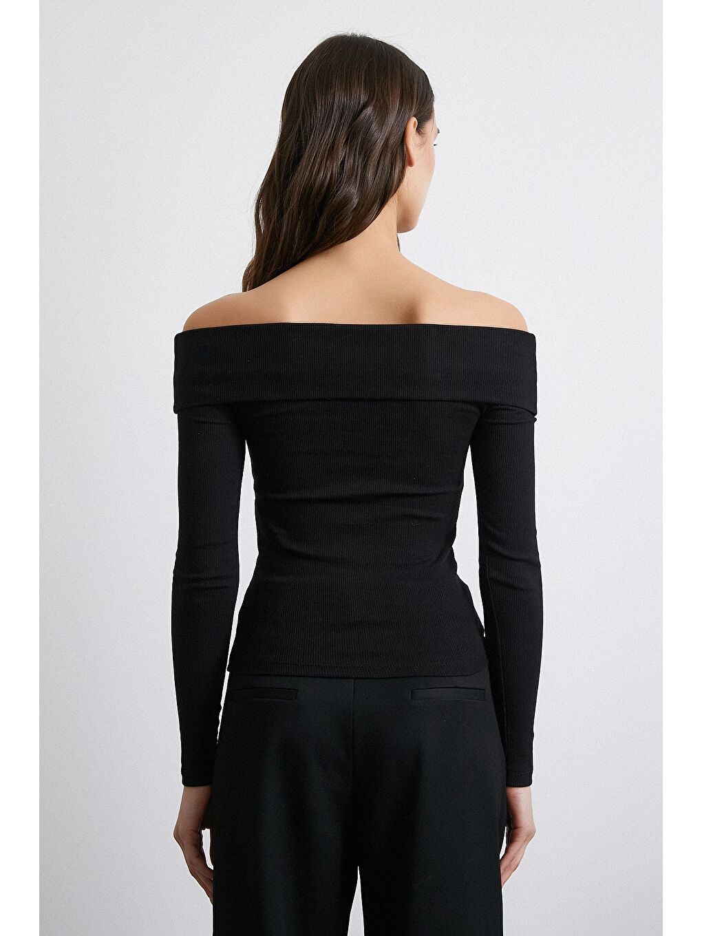 Omzu Açık Kaşkorse Bluz Siyah-5