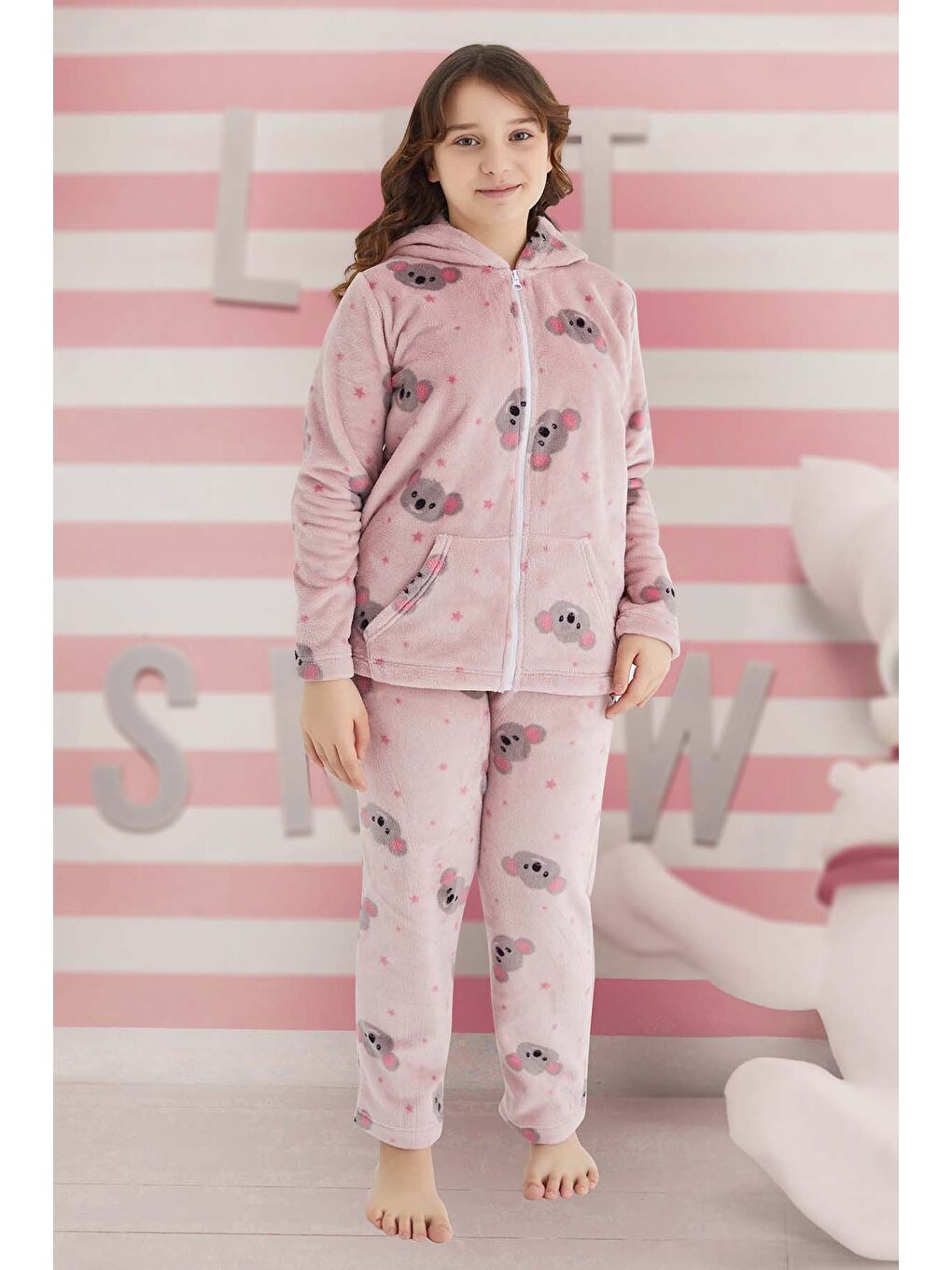 Pembe Kız Çocuk Desenli Polar Pijama Takımı 240523 Pudra