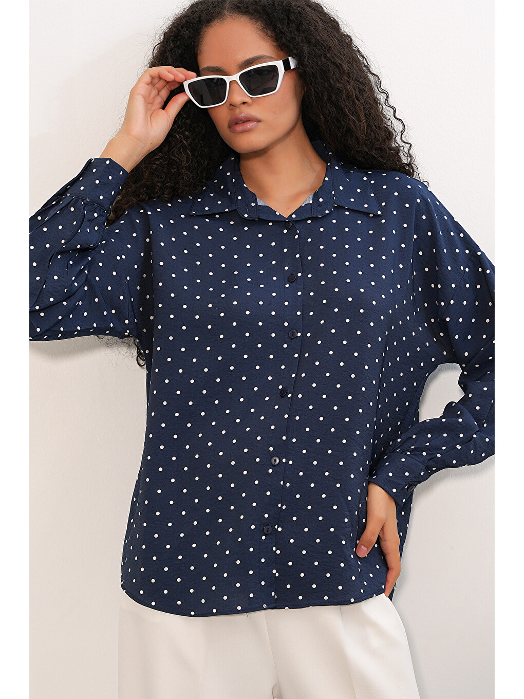 Kadın Oversize Puantiyeli Gömlek 20392 - Lacivert-2