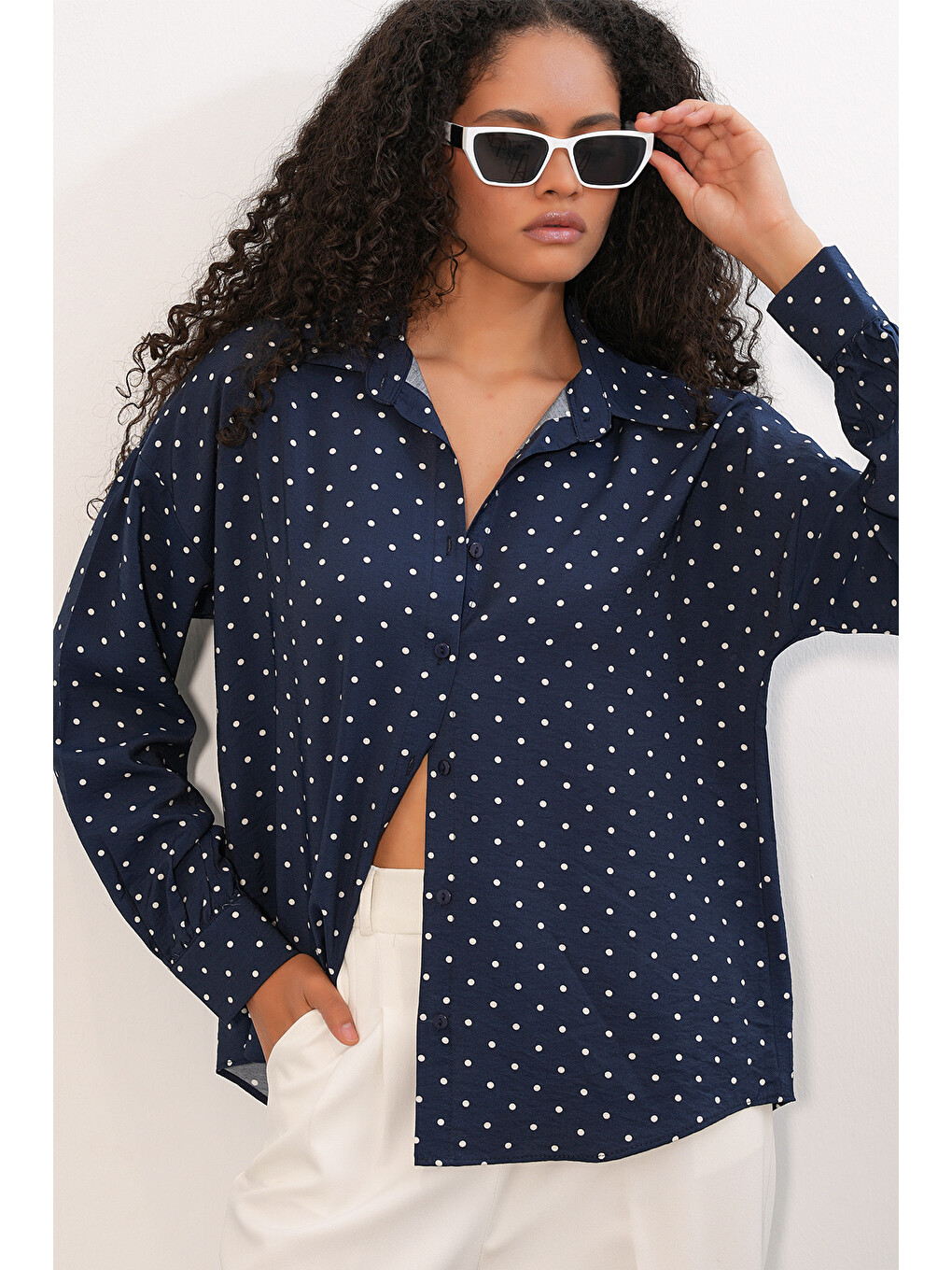 Kadın Oversize Puantiyeli Gömlek 20392 - Lacivert-3