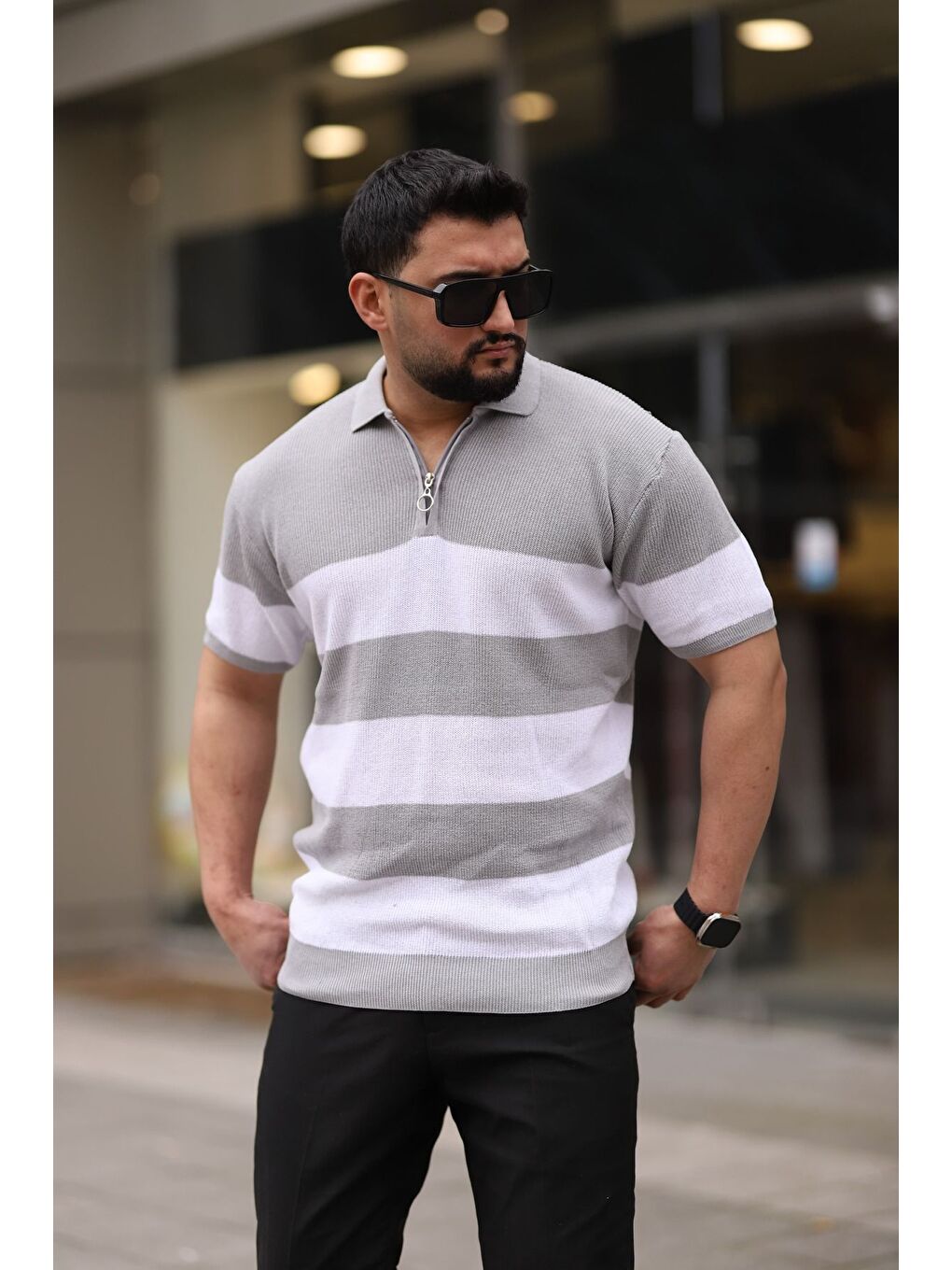 Taş Gri Yarım Fermuarlı Polo Yaka Çizgili Triko Erkek Kısa Kollu Tişört-1