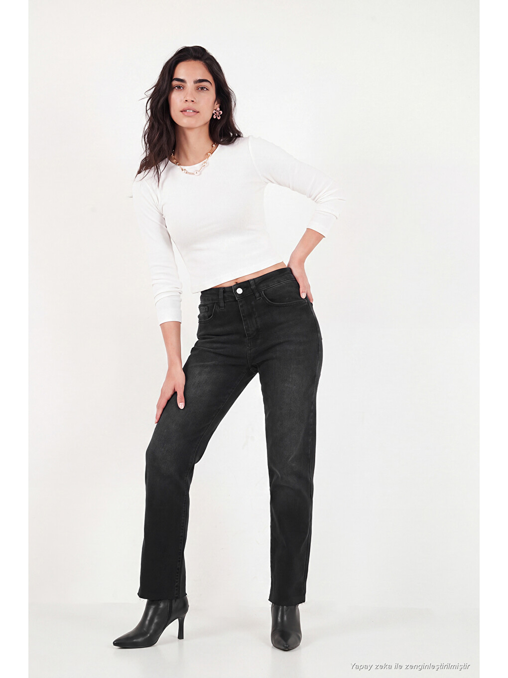 Siyah Pamuklu Yüksek Bel Düz Paça Jeans 7031007-3