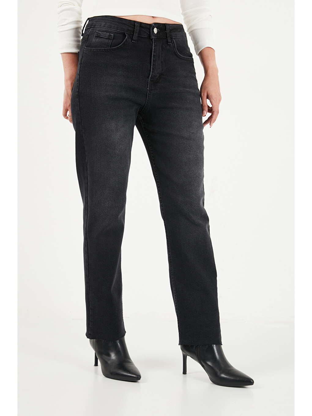 Siyah Pamuklu Yüksek Bel Düz Paça Jeans 7031007-5