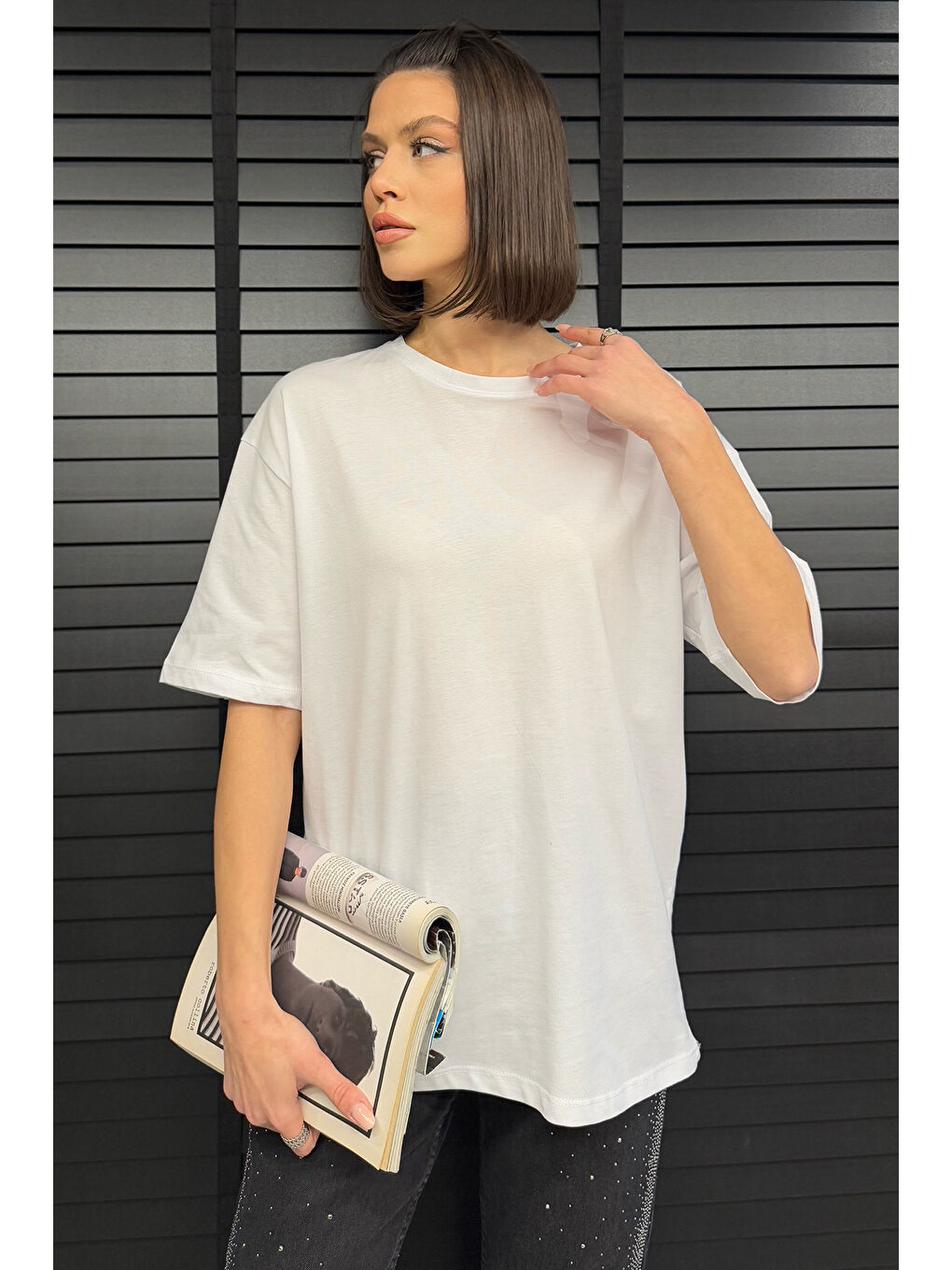 Beyaz Kadın Bisiklet Yaka Oversize Basic Tişört-1