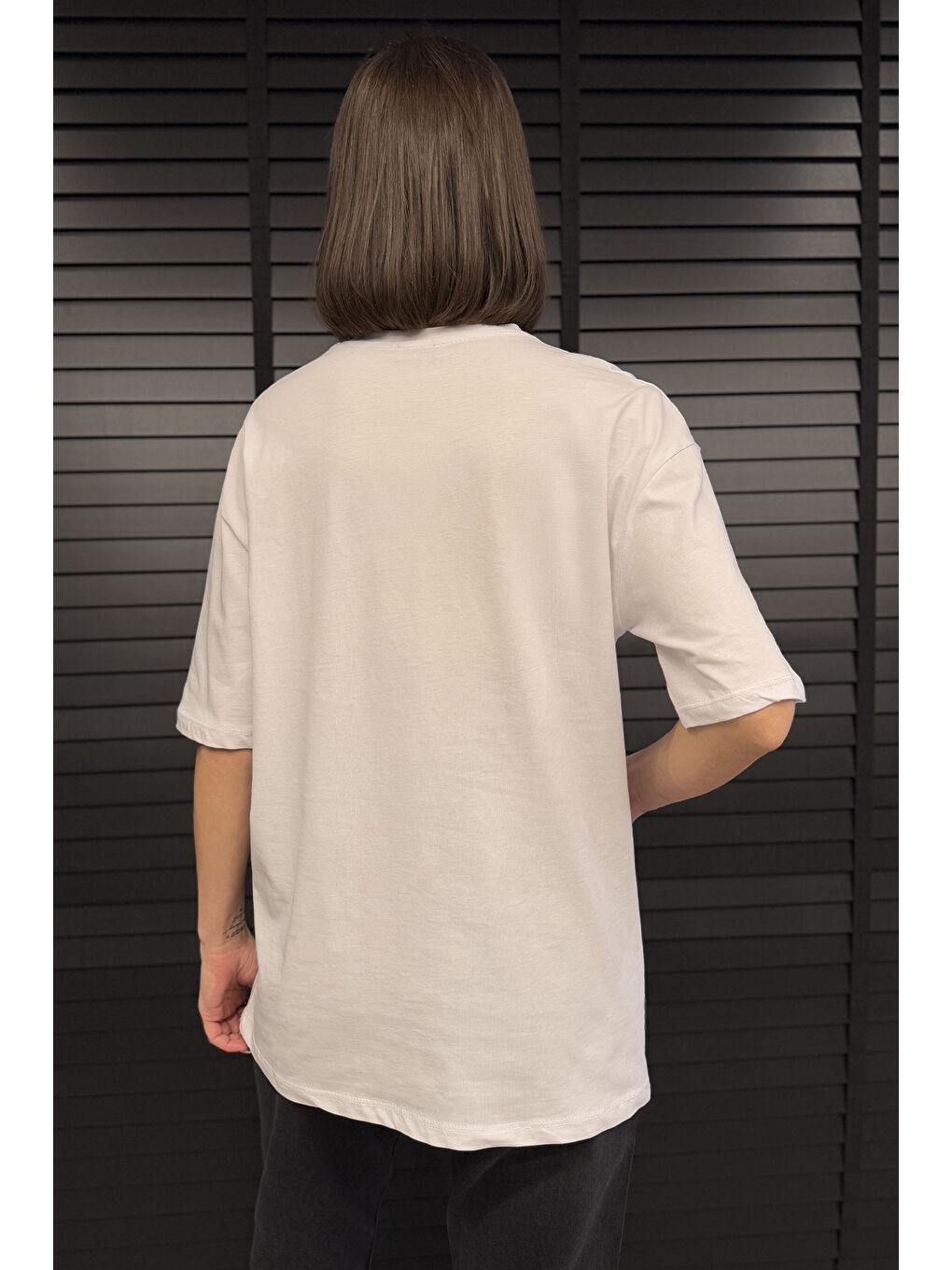 Beyaz Kadın Bisiklet Yaka Oversize Basic Tişört-2