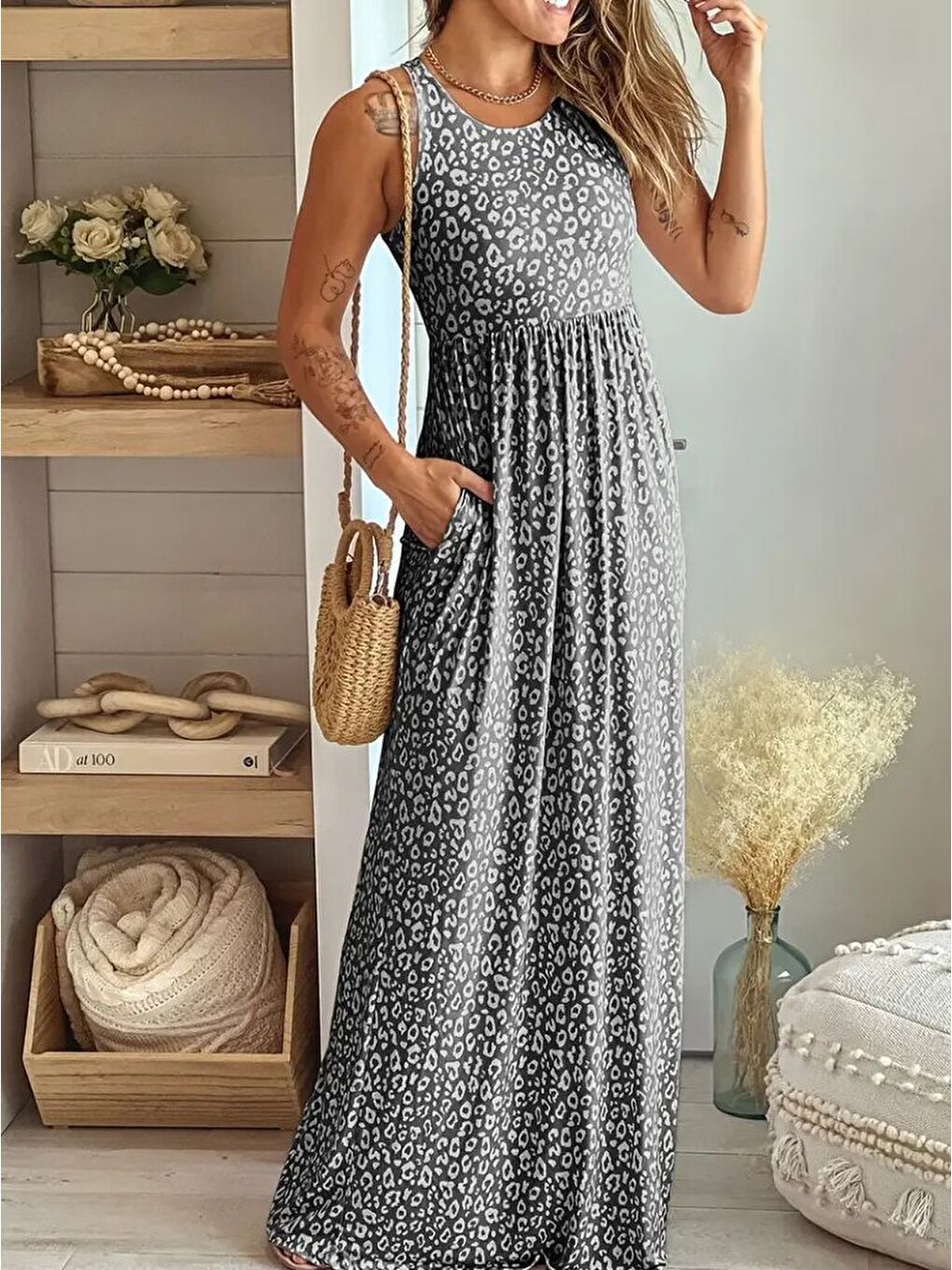 Siyah Kadın Kalın Askılı Yuvarlak Yaka Cepli Süprem Maksi Elbise-2