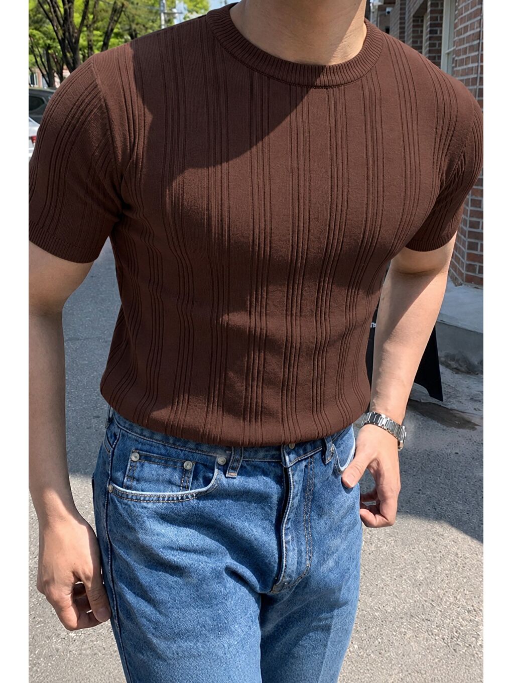 Kahverengi Old Money Fit Bisiklet Yaka Çizgili Triko T-Shirt – Slim Kalıp Premium Kahve