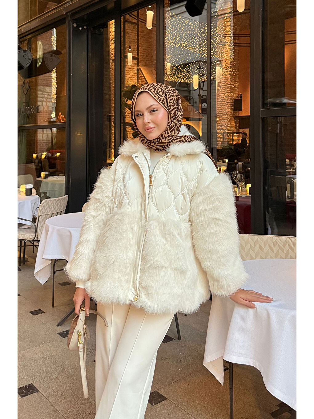 Kadın Kolları Pelüş Detay Mont Beyaz-2