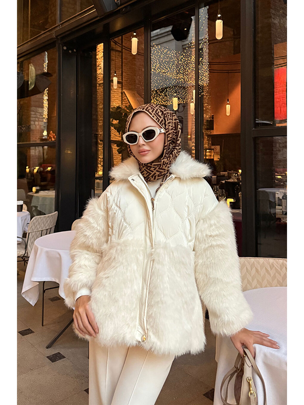 Kadın Kolları Pelüş Detay Mont Beyaz-3