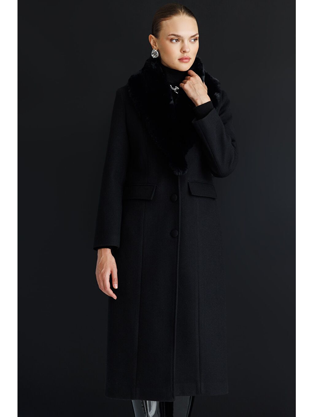 Yakası Kürklü Uzun Siyah Yünlü Kaşe Palto-3
