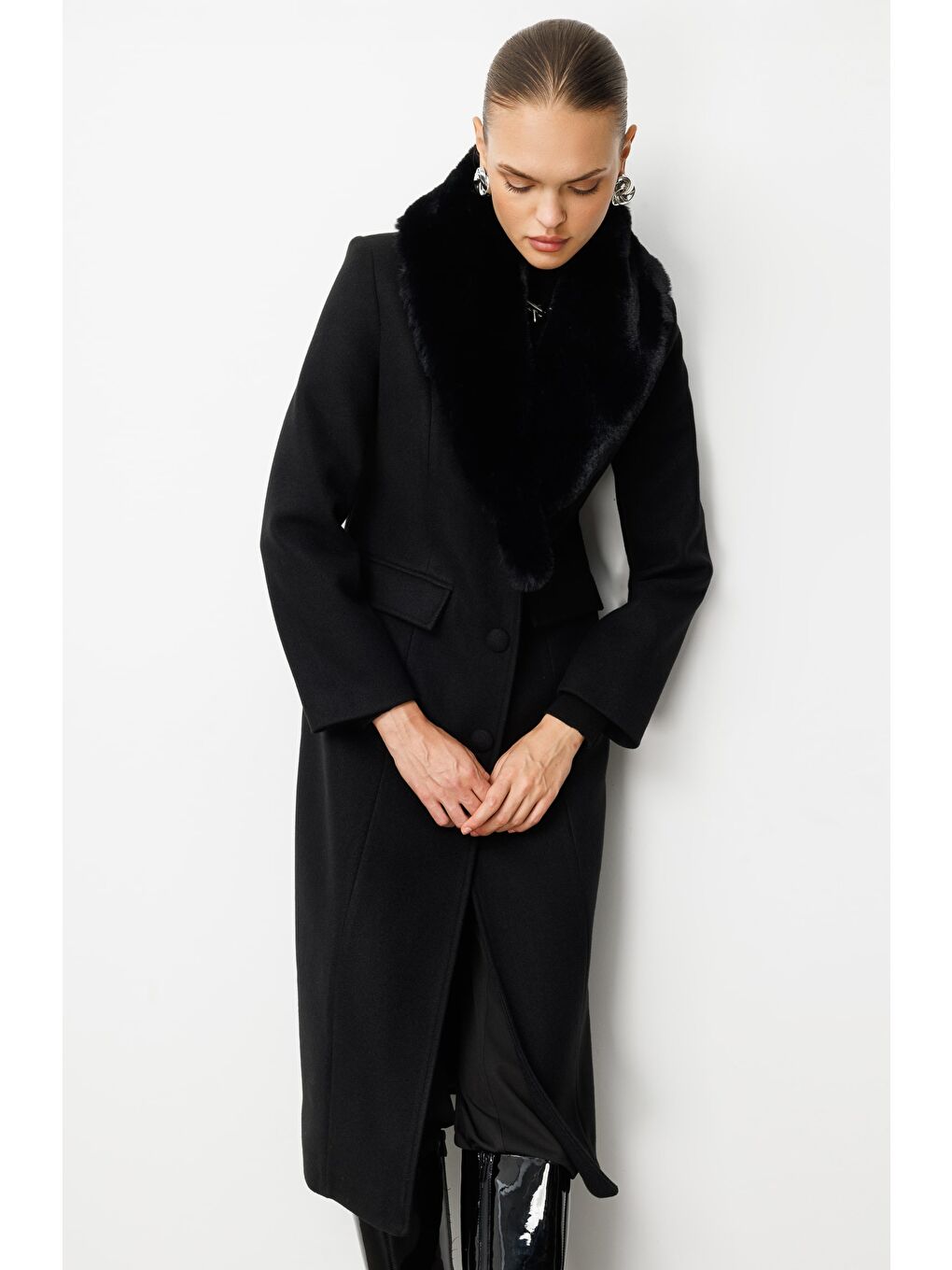 Yakası Kürklü Uzun Siyah Yünlü Kaşe Palto-4