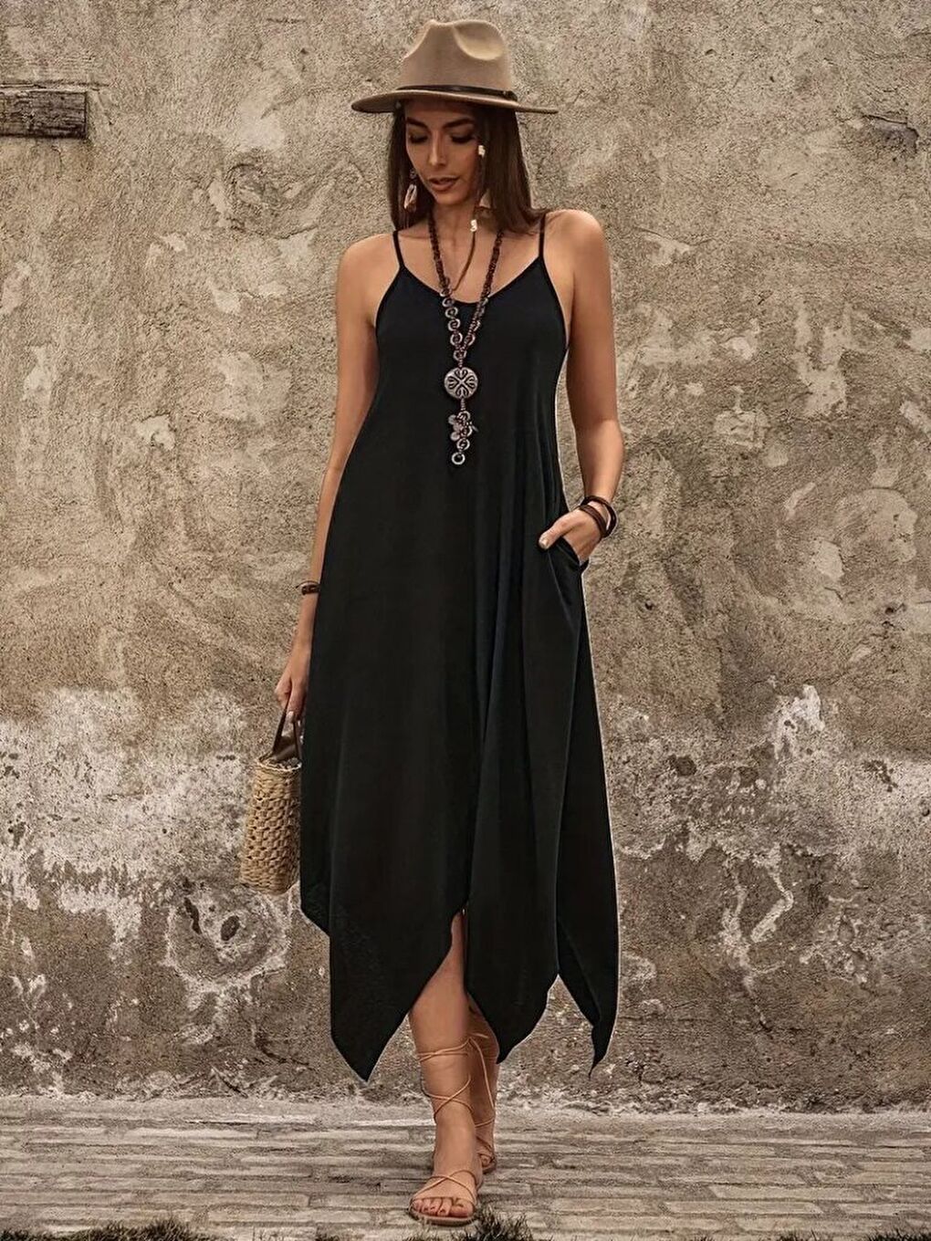 Siyah Kadın Askılı V Yakalı Cep Detaylı Asimetrik Kesim Detaylı Viskon Elbise-1