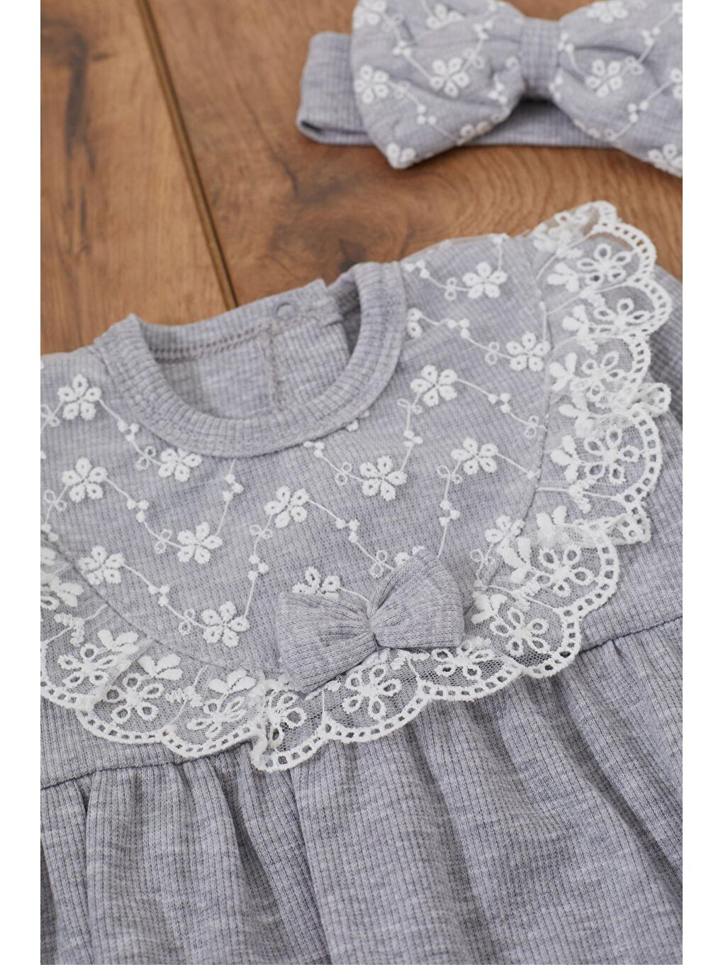 Gri Dantel Detaylı Uzun Kollu Bandanalı Çıtçıtlı Badi 17368-2