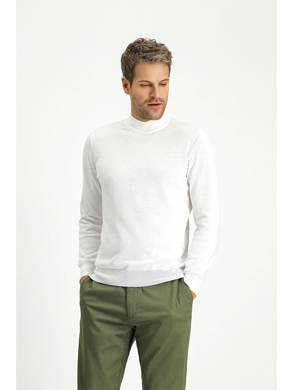 Beyaz Bato Yaka Regular Fit Pamuklu Kaşmirli Triko Kazak