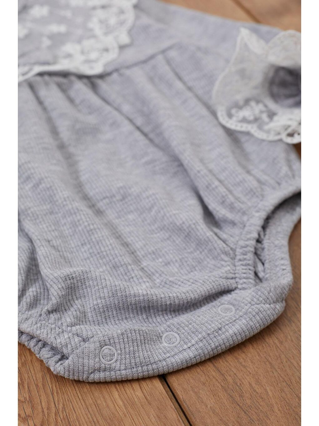 Gri Dantel Detaylı Uzun Kollu Bandanalı Çıtçıtlı Badi 17368-4