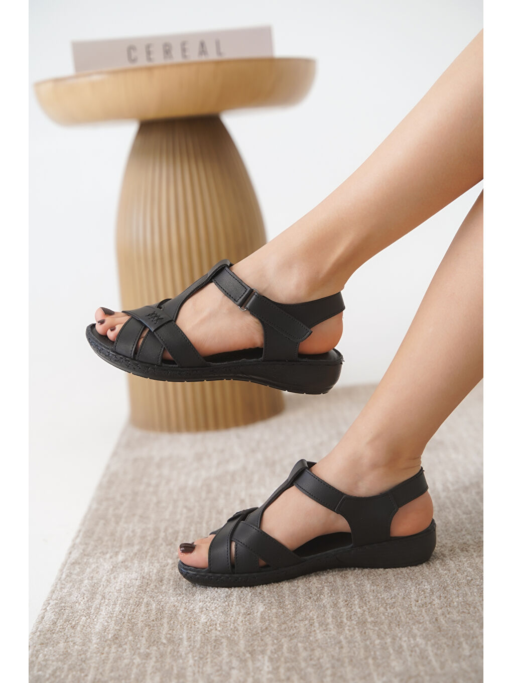 Siyah Loren Hakiki Deri Günlük Ortopedik Kadın Sandalet