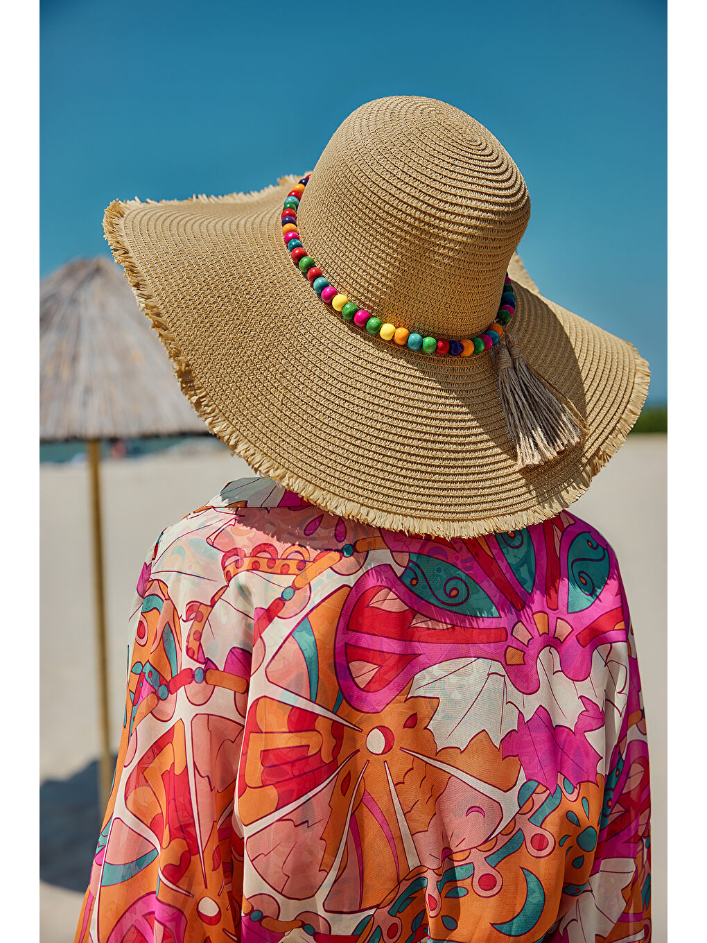 Kahverengi Renkli Boncuk Detaylı Hasır Plaj Şapkası RŞ-2087 Camel-1