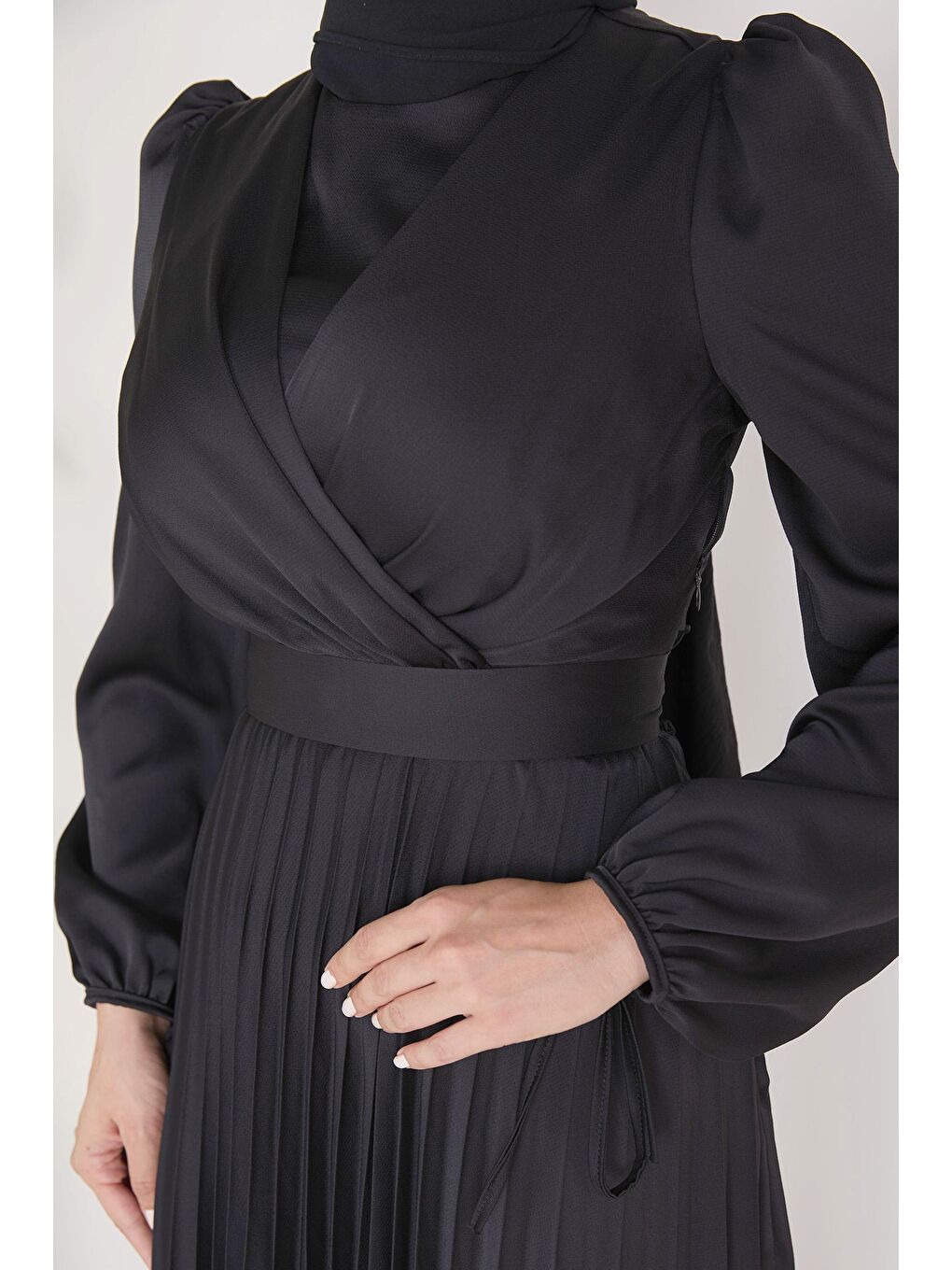 Bisiklet Yaka Kadın Siyah Abiye Elbise - 23124-4