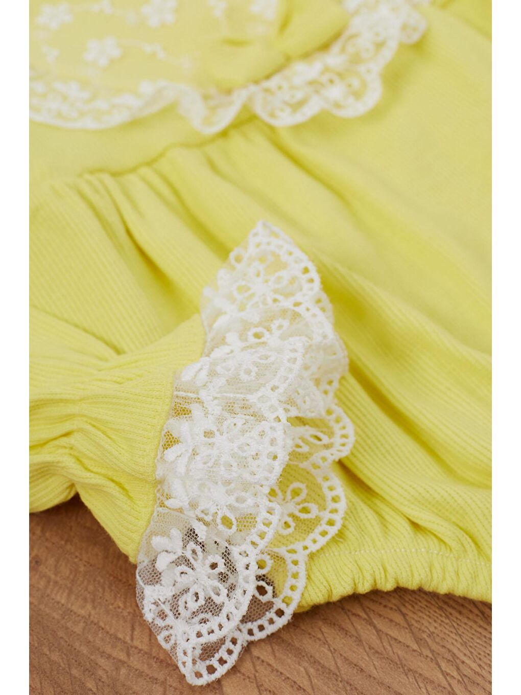 Sarı Dantel Detaylı Uzun Kollu Bandanalı Çıtçıtlı Badi 17364-1