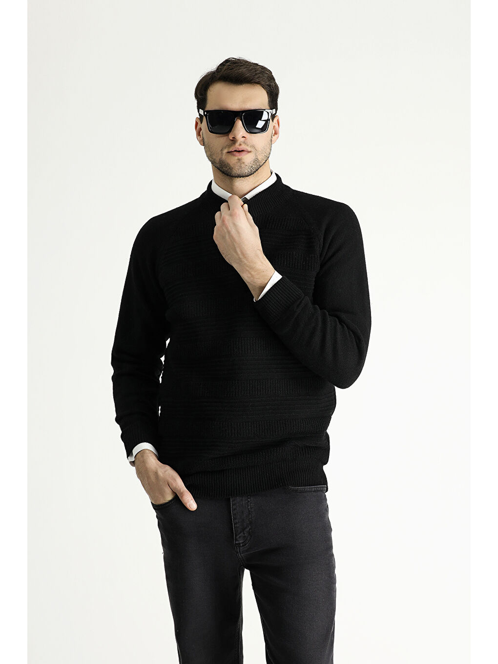 Siyah Bato Yaka Slim Fit Dar Kesim Desenli Yünlü Triko Kazak