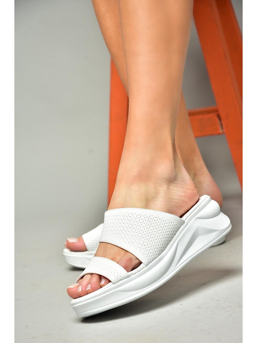 S7139303 Beyaz Kadın Terlik-3