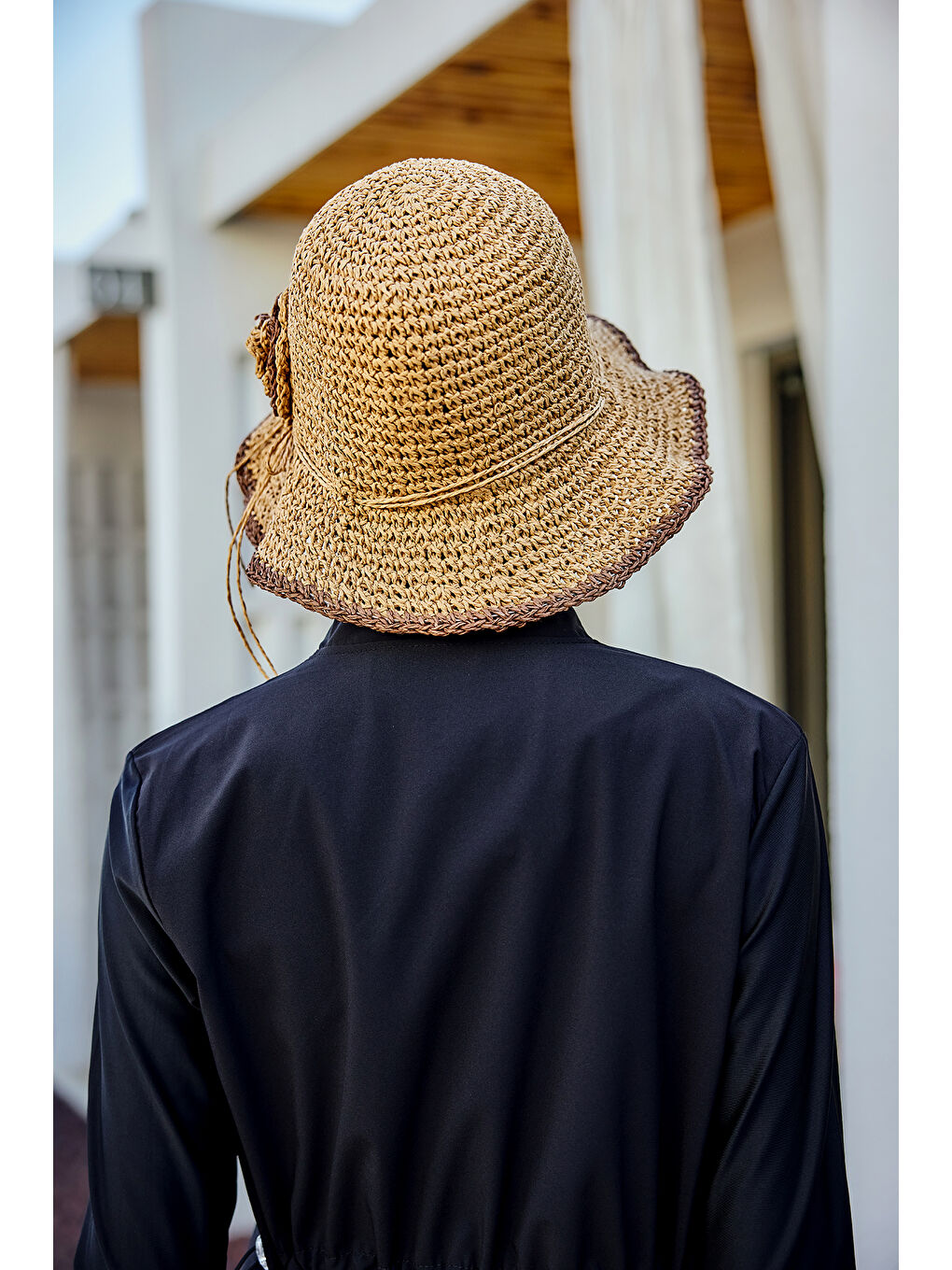 Kahverengi Çiçek Detaylı El Örgü Hasır Şapka RŞ-84 Camel-4