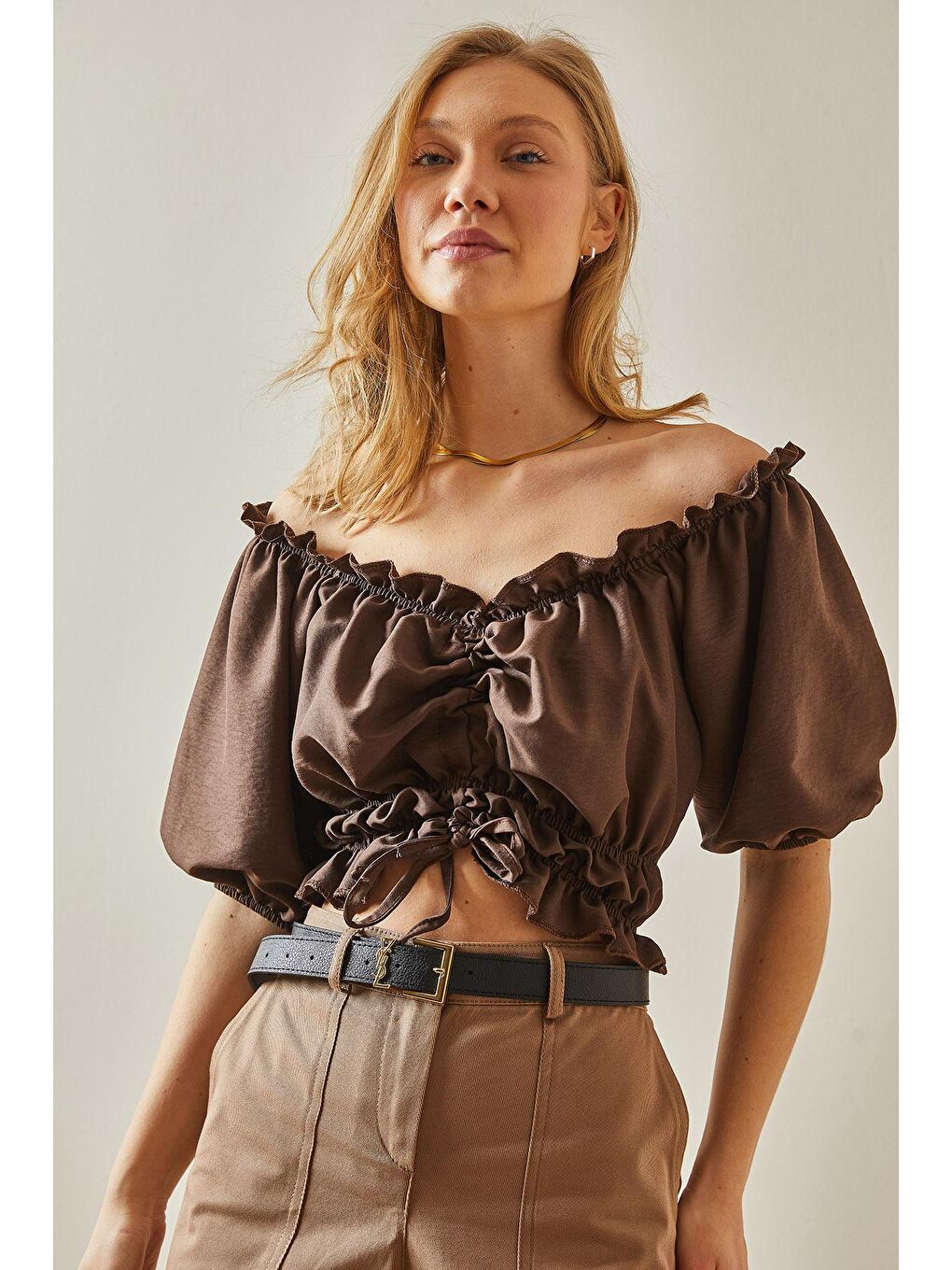 Kahverengi Kayık Yaka Büzgülü Bluz 5YXK2-47964-18-2